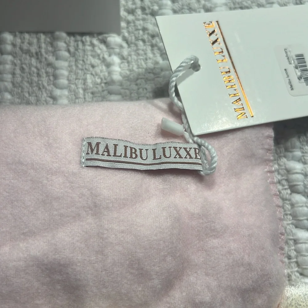 Malibu Luxxe pom pom throw Size 50